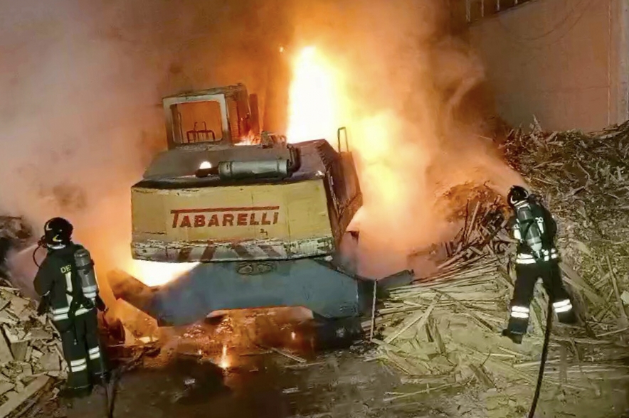 Incendio in fabbrica di Pellet.