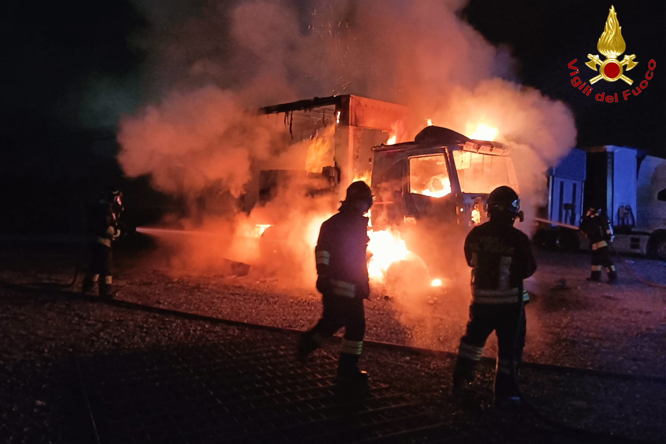 Incendio motrice con rimorchio