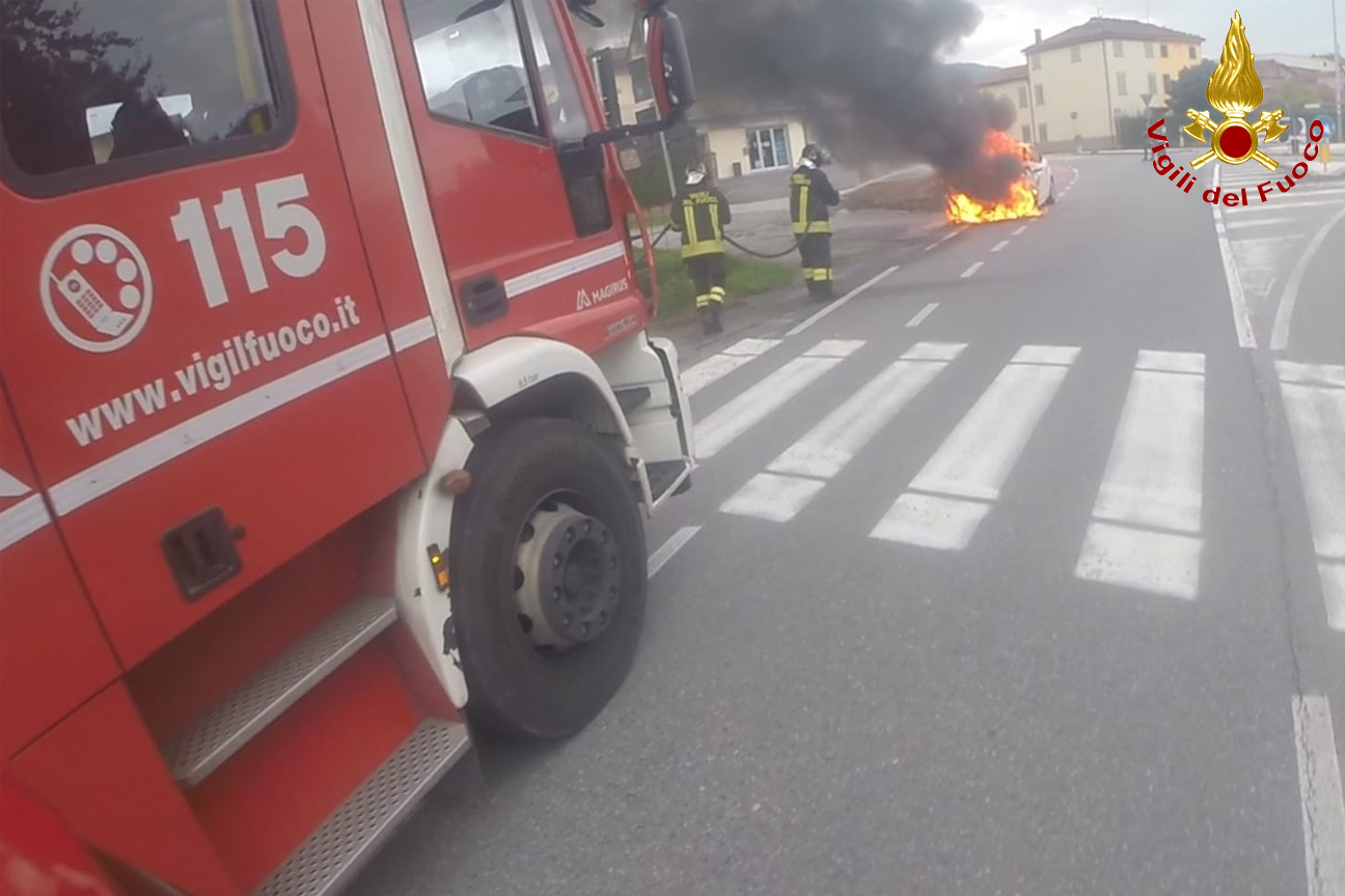 Incendio autovettura
