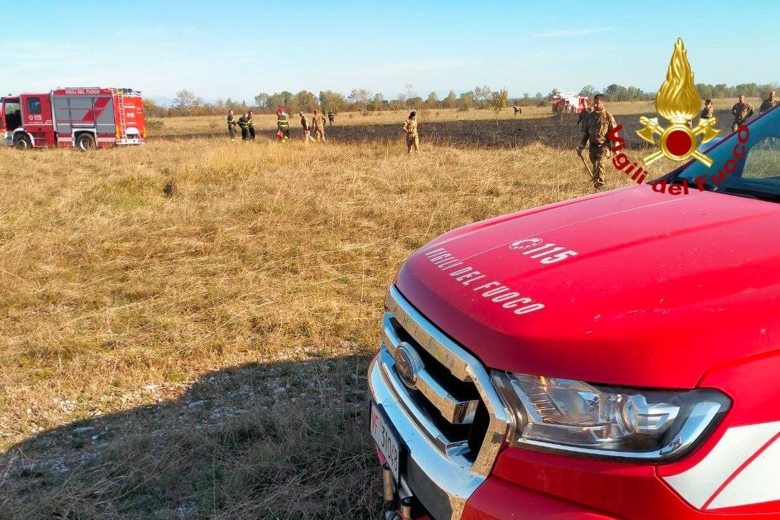 Incendio sterpaglia Vivaro