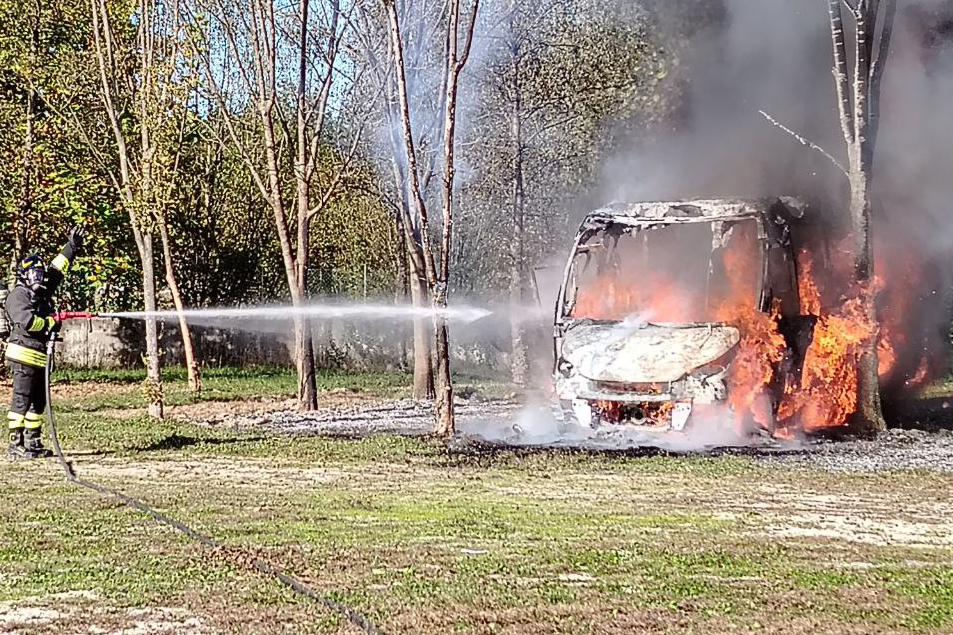 Incendio scuolabus