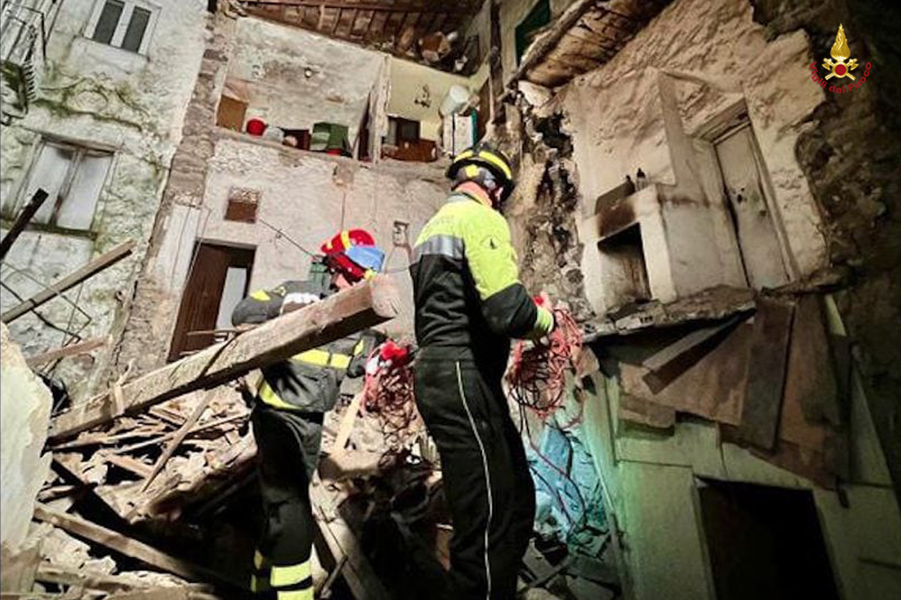 Caserta_01.jpg Crollo palazzina a Sessa Aurunca