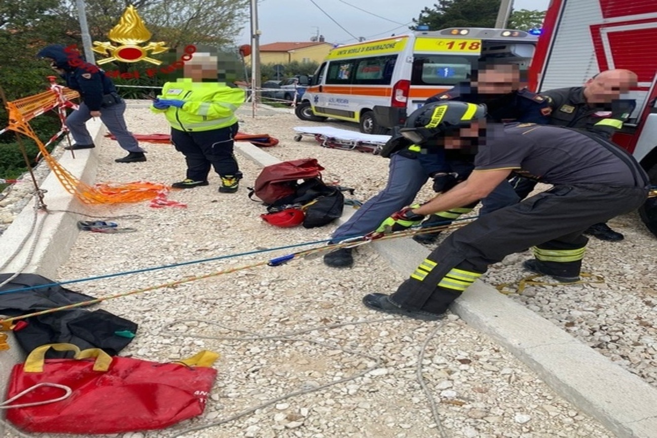 Salvata donna a Chietui.jpg soccorso persona