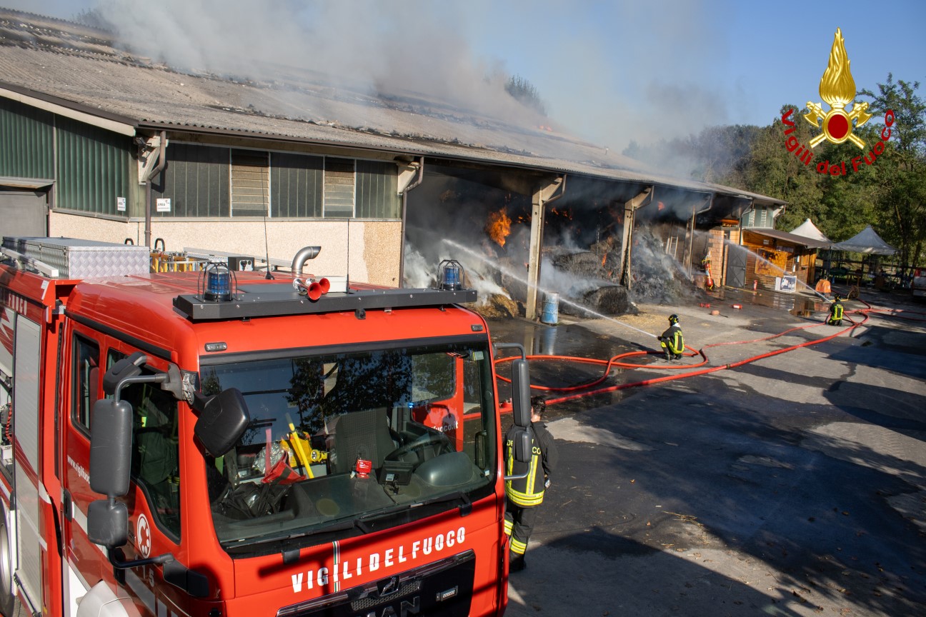 INCENDIO FIENILE CAVAGLIA -BI-
