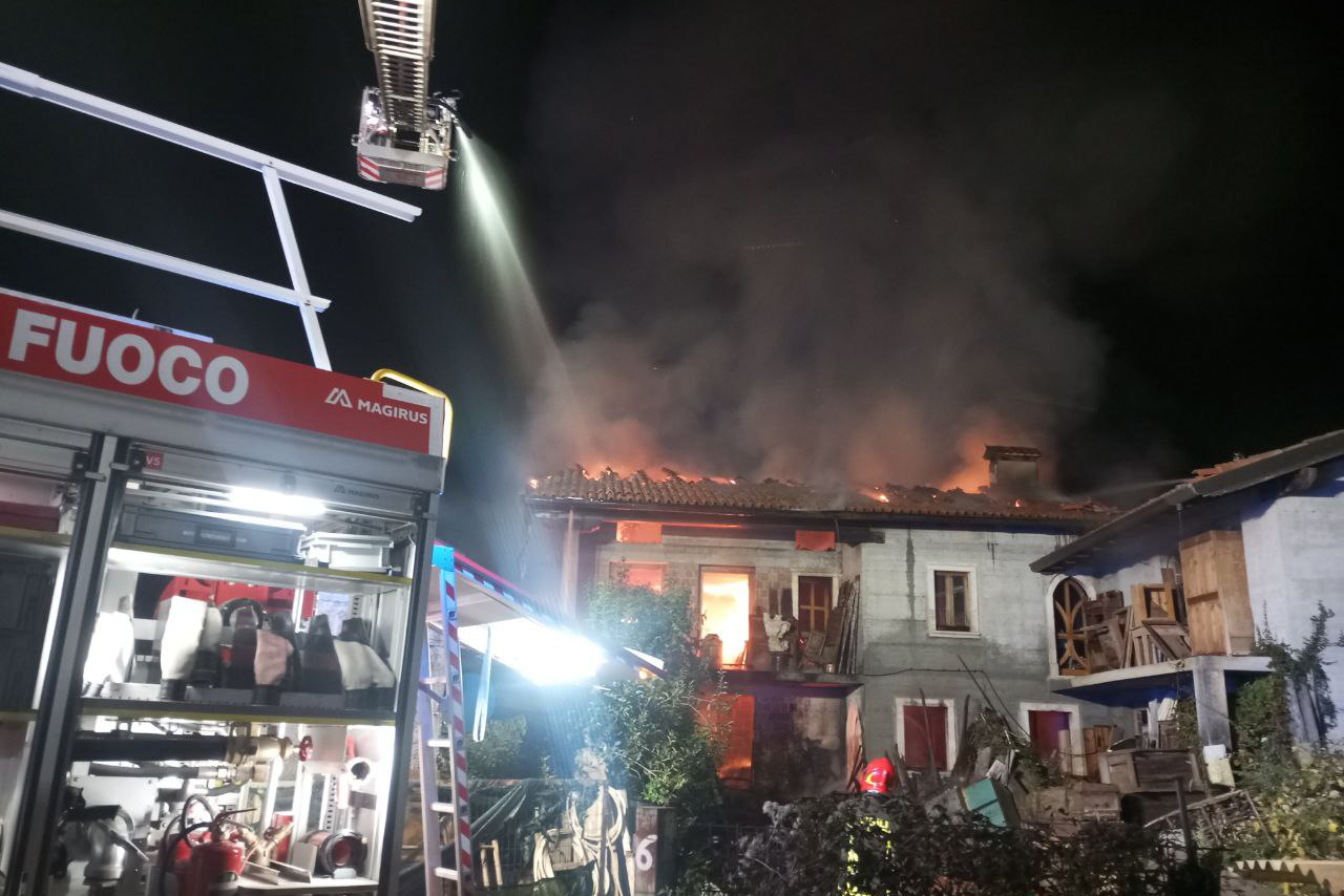 copertina.jpg incendio Maniago