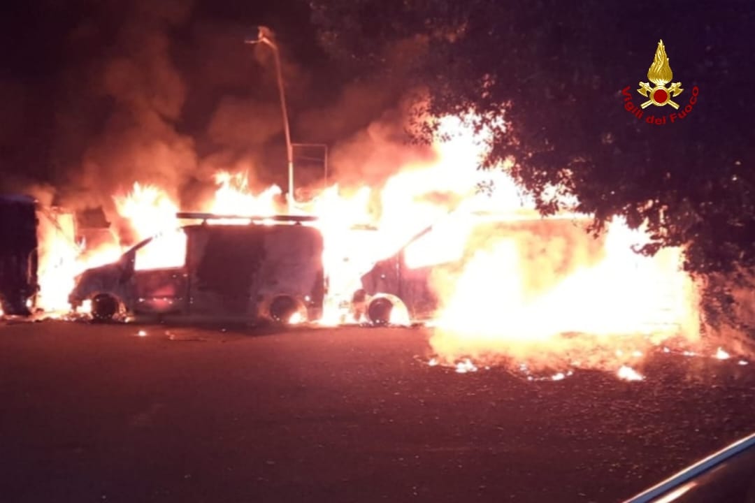 INCENDIO FURGONI CISTERNA