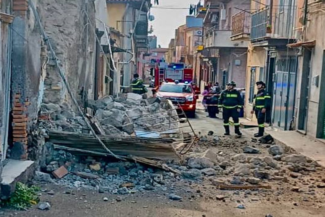 crollo abitazione ad Adrano