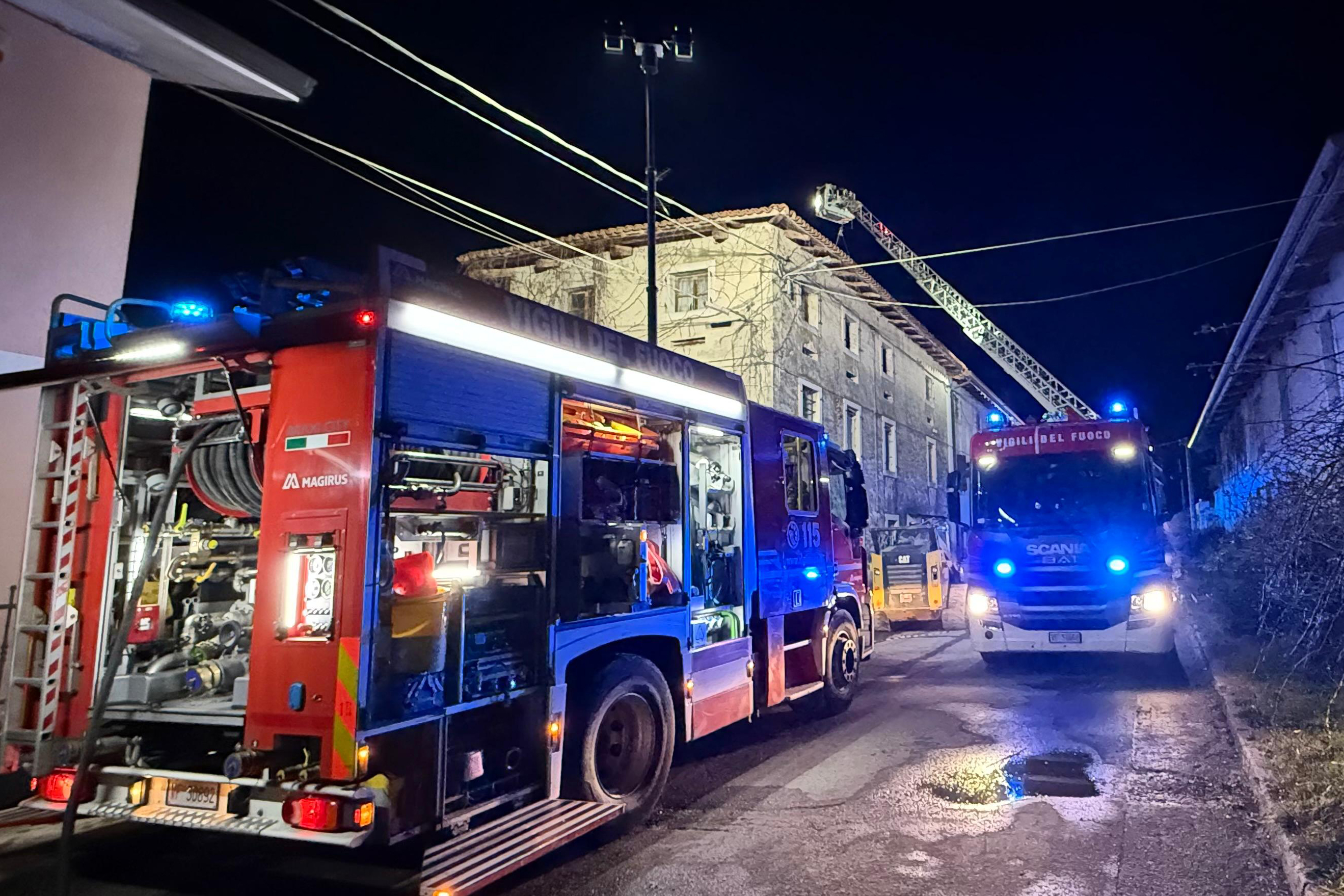 copertina.jpg incendio tetto