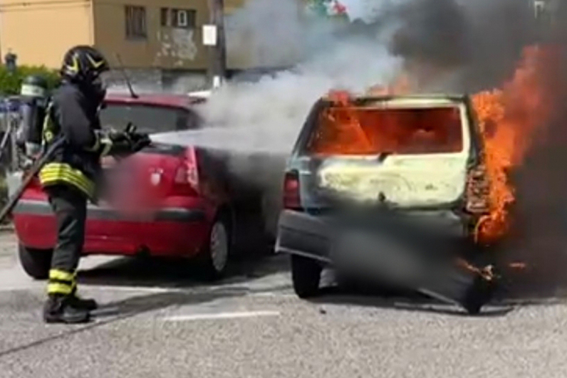 Incendio autovettura Incendio autovettura