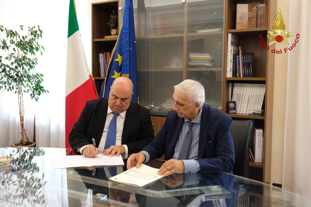 Il Capo del Corpo  Mannino e il presidente dell'ordine degli ingegneri firmano l'accordo di collaborazione