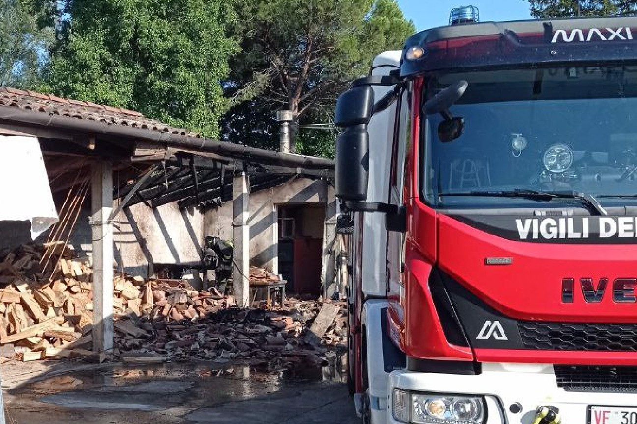 Incendio legnaia Incendio legnaia