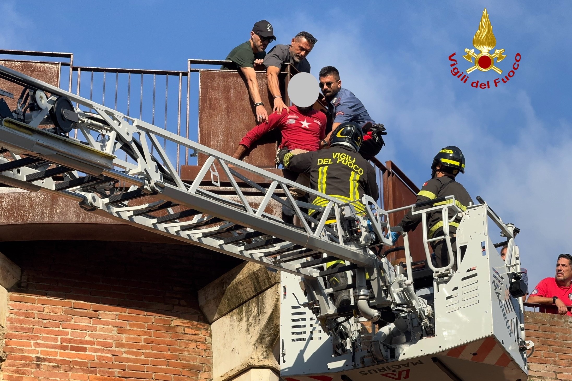 Salvataggio aspirante suicida