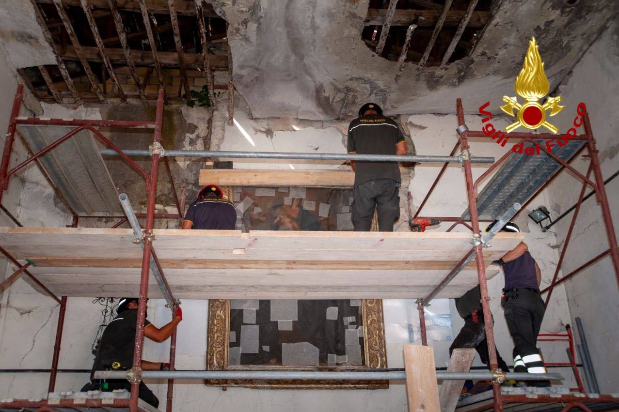 recupero del dipinto raffigurante la Madonna con il Bambino e i santi Scolastica e Benedetto