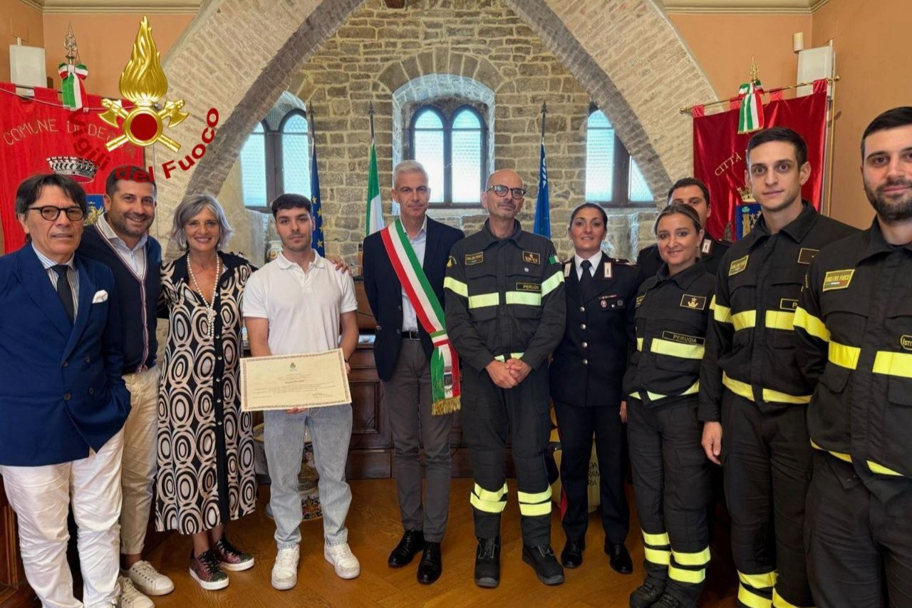 cerimonia per la consegna di un attestato di riconoscimento al Vigile del Fuoco Manuel Preziosi