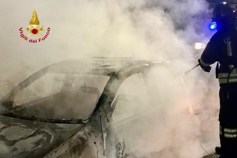 Incendio auto a Ribolla - Roccastrada (GR)