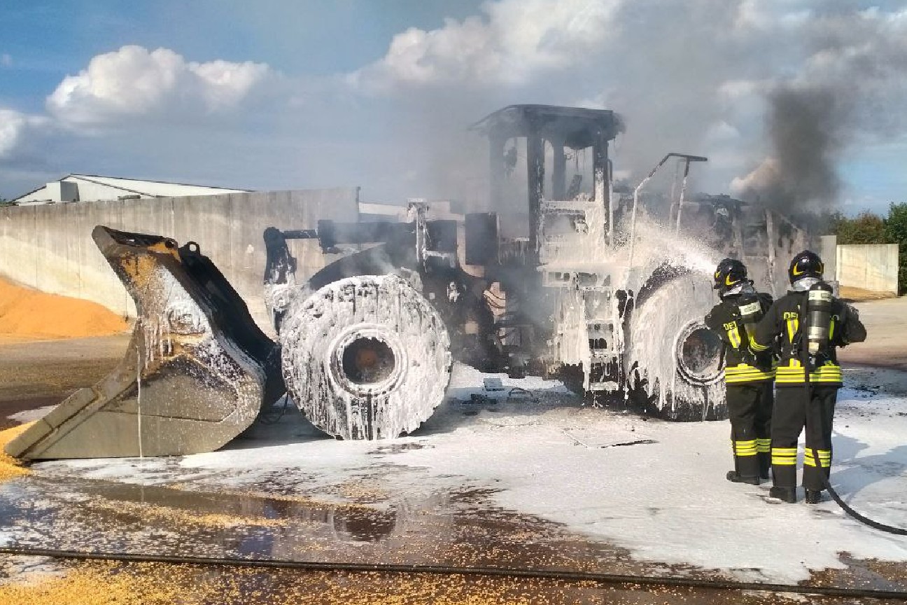 Incendio pala gommata Incendio pala gommata