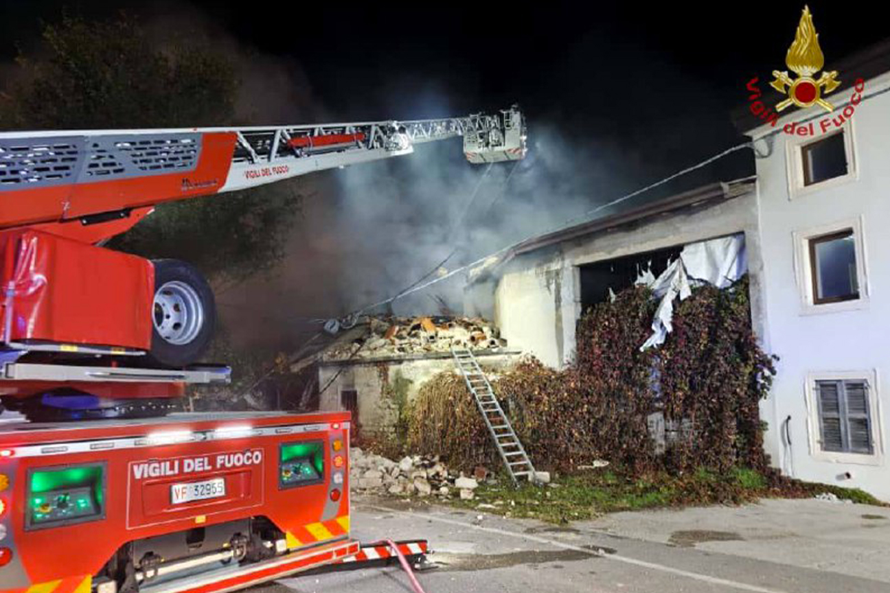 L'esplosione in un casolare a Casteld'Azzano provoca la morte di tre Carabinieri e il ferimento di altri 12 appartenenti alle forze dell'ordine