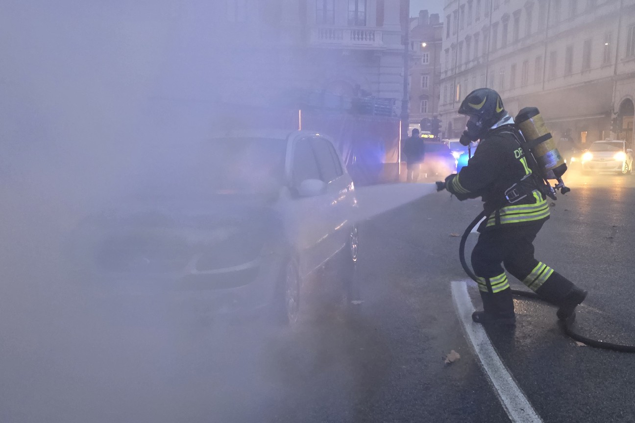 Incendio autovettura