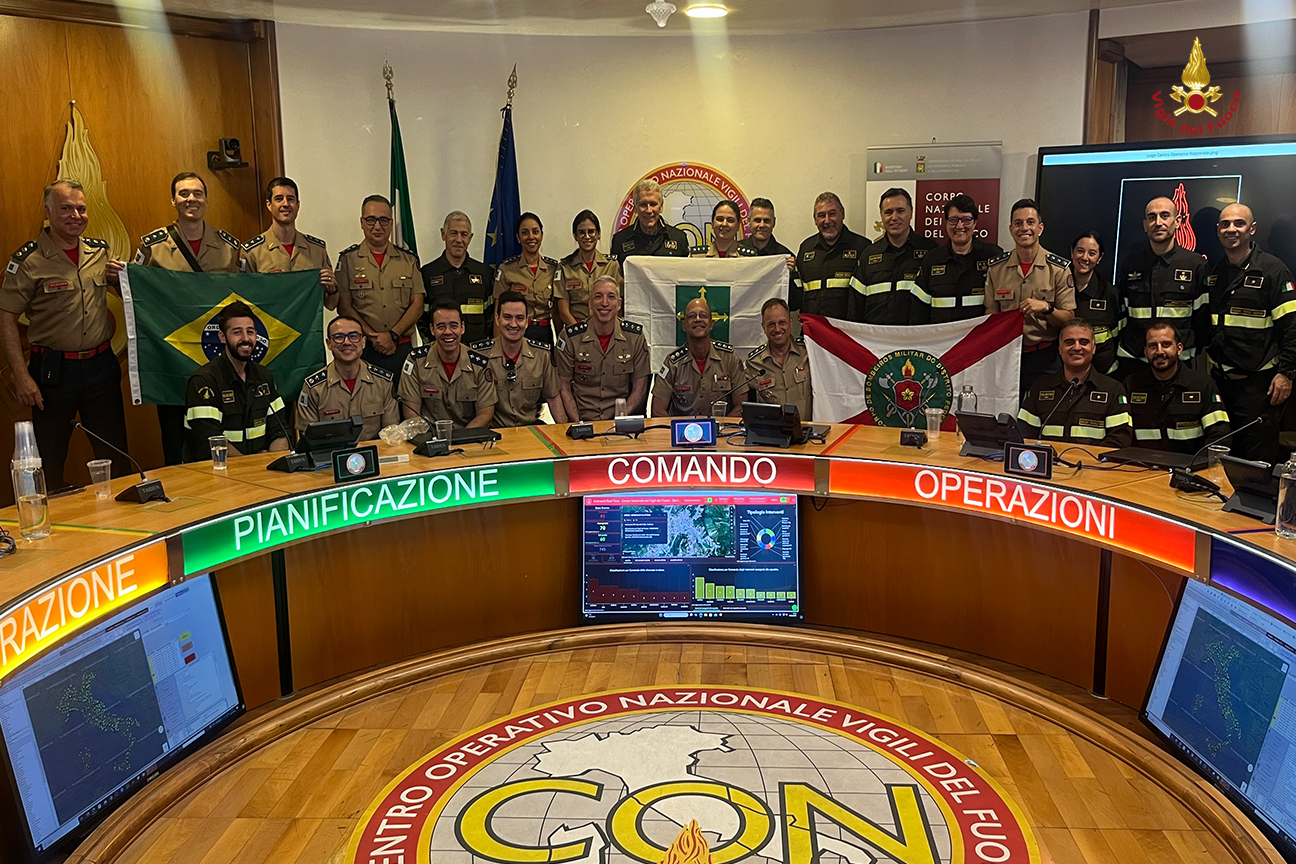 vigili italiani e brasiliani