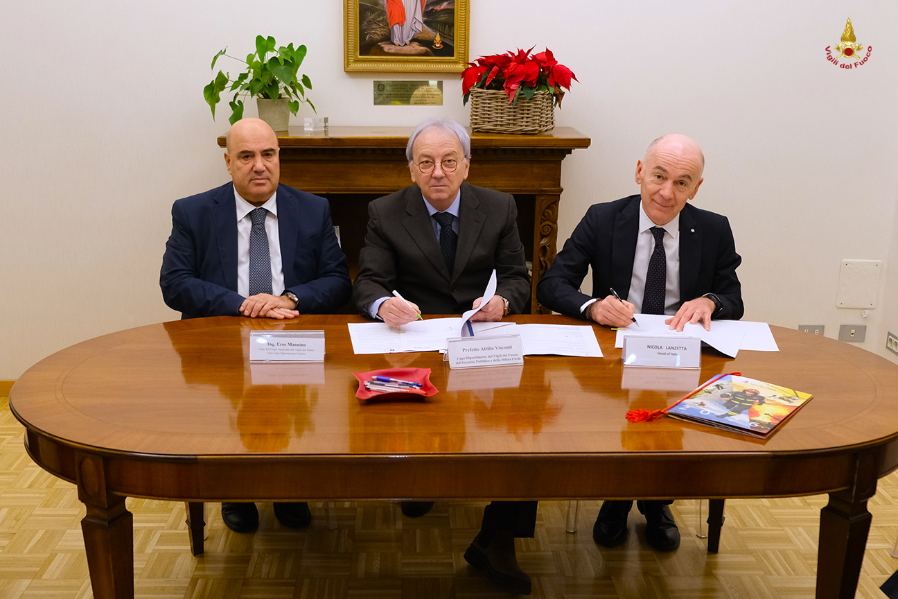 Firma dell'accordo tra Vigili del fuoco ed Enel.Da sinistra: Eros Mannino, Attilio Visconti e Nicola Lanzetta