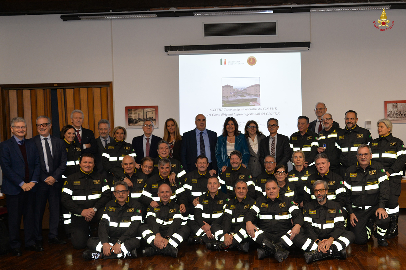 I partecipanti del corso Corso Dirigenti operativi e del Corso Dirigenti Logistico-gestionali del Corpo Nazionale dei Vigili del fuoco