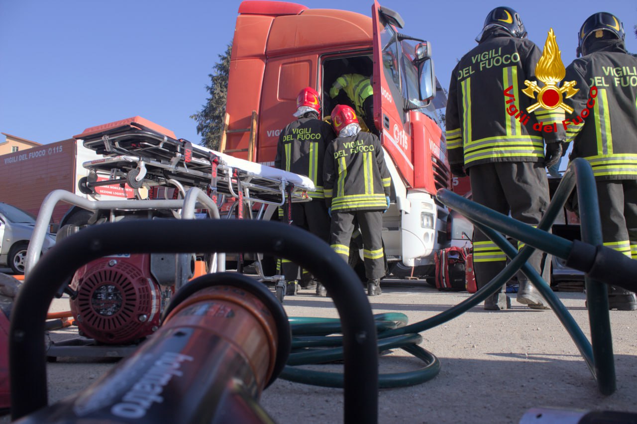 Simulazione maxiemergenza per incidente stradale complesso