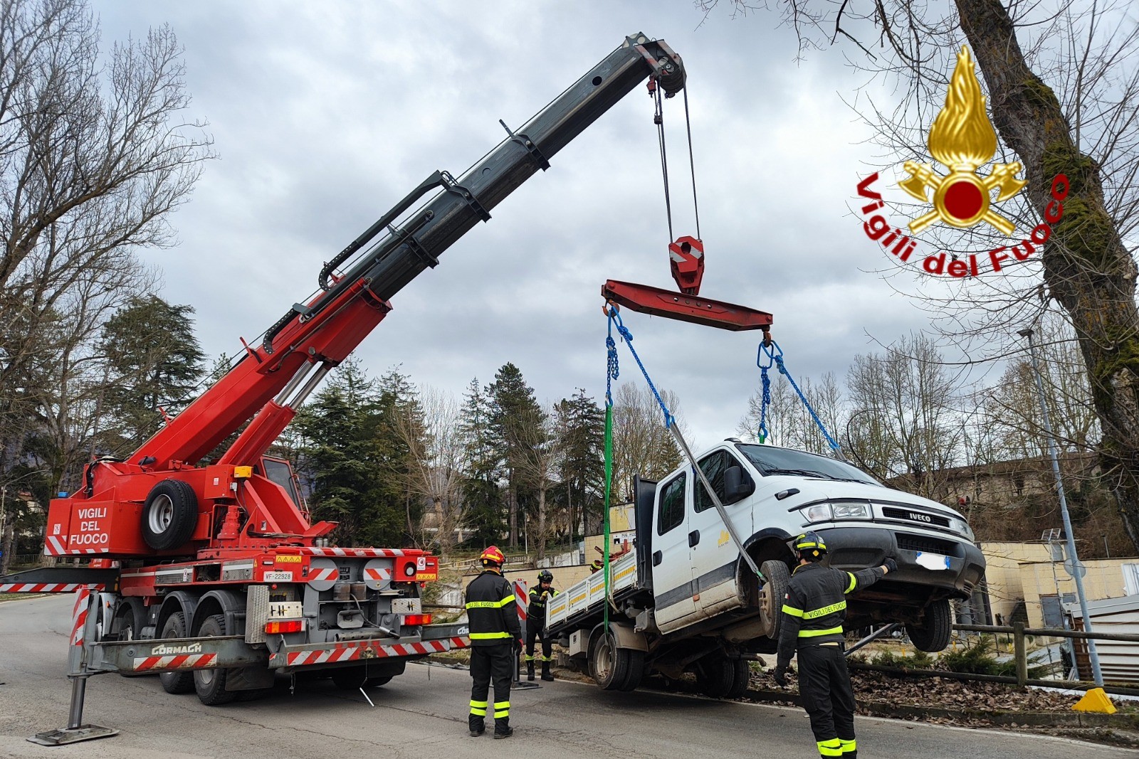 Furgone da cantiere ribaltato a Norcia
