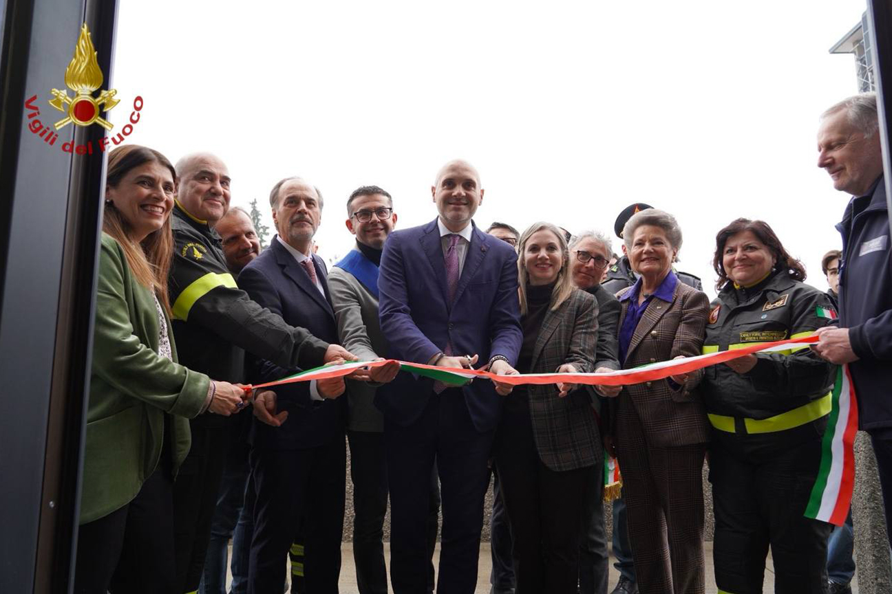 Il taglio del nastro inaugurale del Centro di Coordinamento Soccorsi presso la sede del comando di Belluno