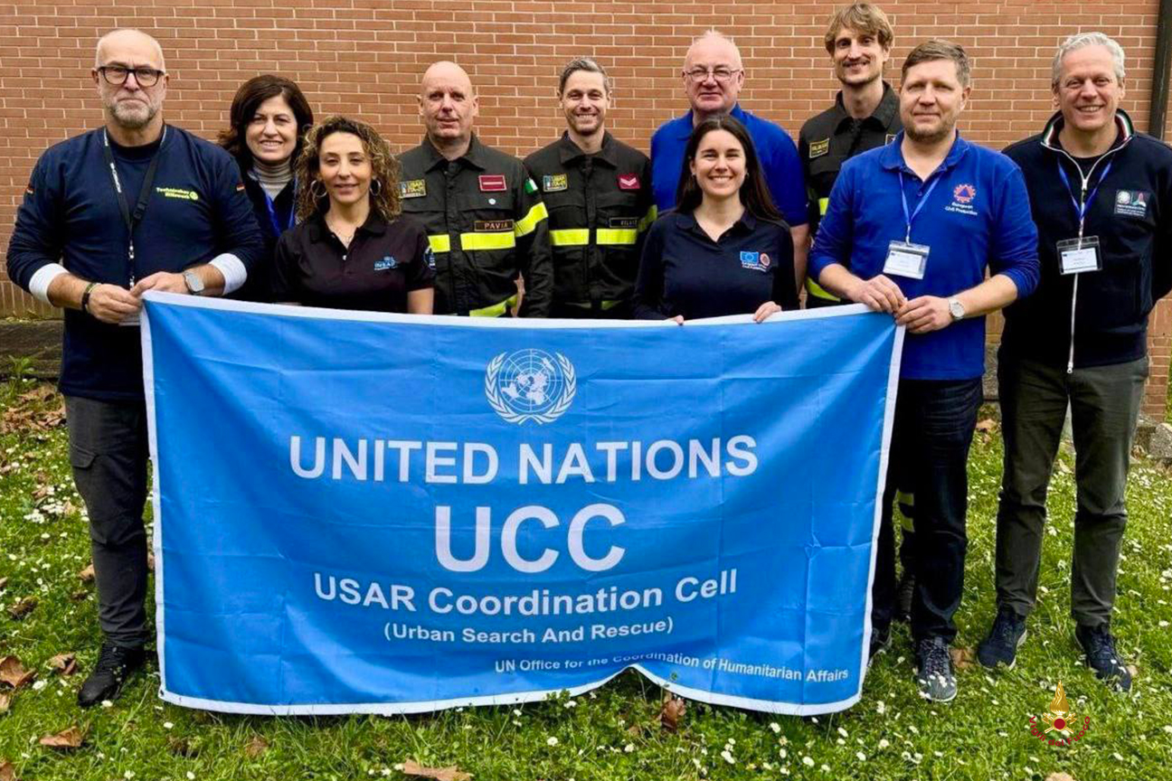 I partecipanti al corso USAR con i formatori dei Vigili del fuoco