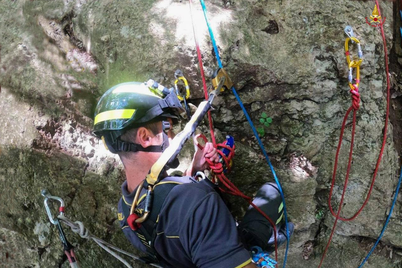 Immagine di repertorio di addestramenro SAF nel Corpo Nazionale dei Vigili del fuoco