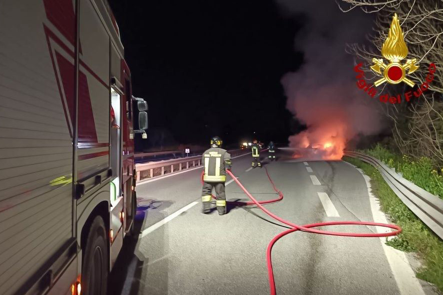 incendio autovettura