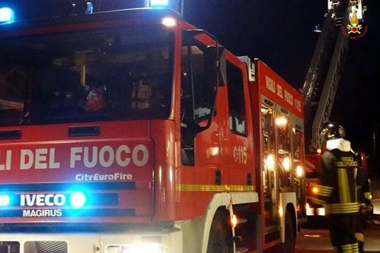 Immagine di repertorio di un intervento dei Vigili del fuoco con l'autoscala