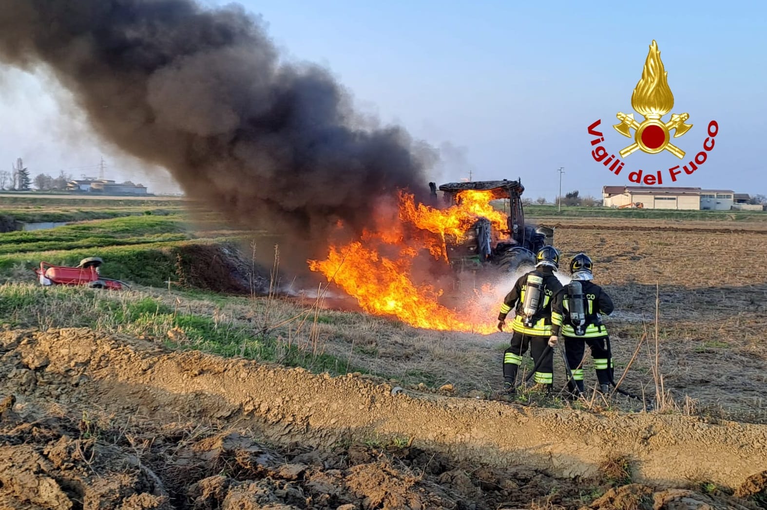 incendio mezzo agricolo