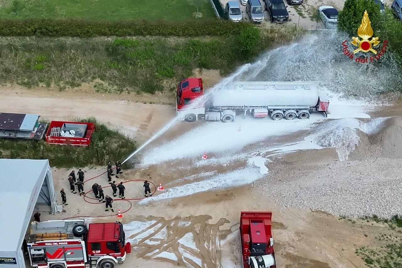 A PERUGIA IL SEMINARIO SUI LIQUIDI SCHIUMOGENI PER I VIGILI DEL FUOCO DELL’UMBRIA