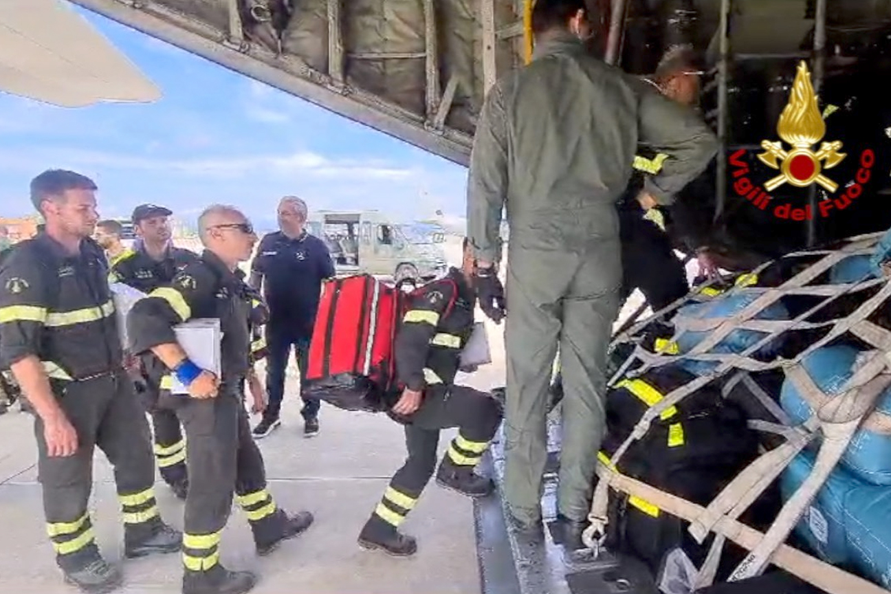 Immagine di repertorio di preparazione partenza missione internazionale dei Vigili del fuoco