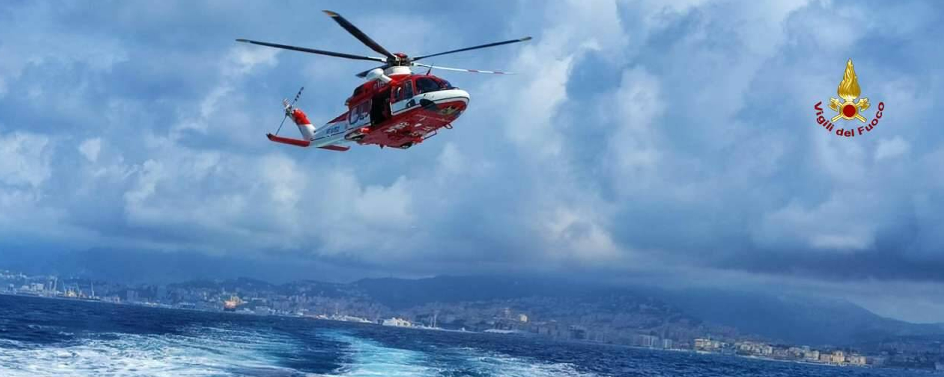 Immagine di repertorio di un elicottero dei Vigili del fuoco in azione
