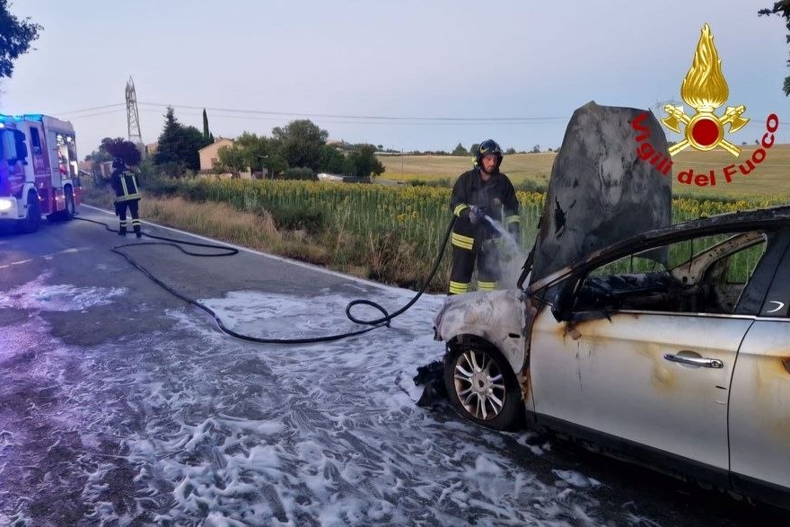 incendio autovettura