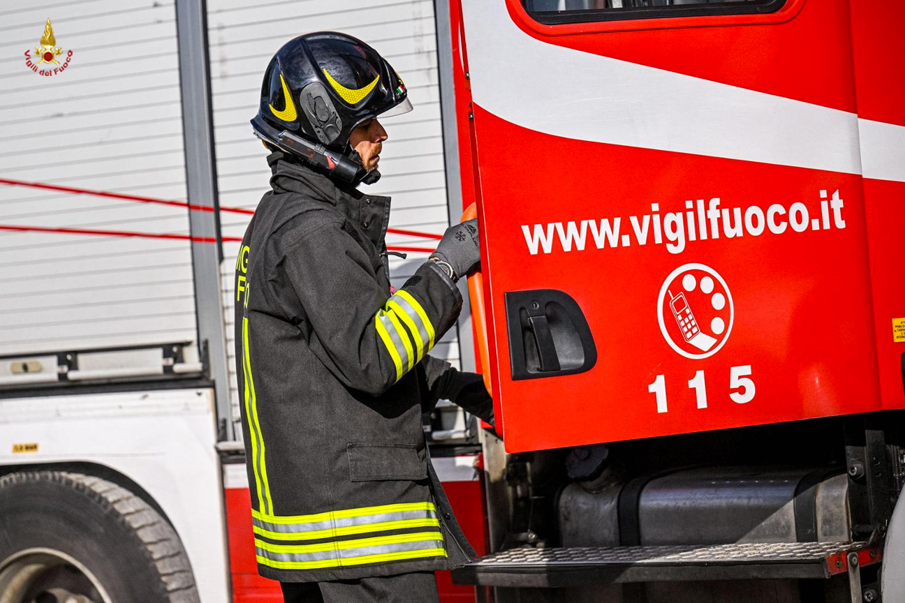 Immagine di repertorio di intervento dei Vigili del fuoco per una fuga di gas