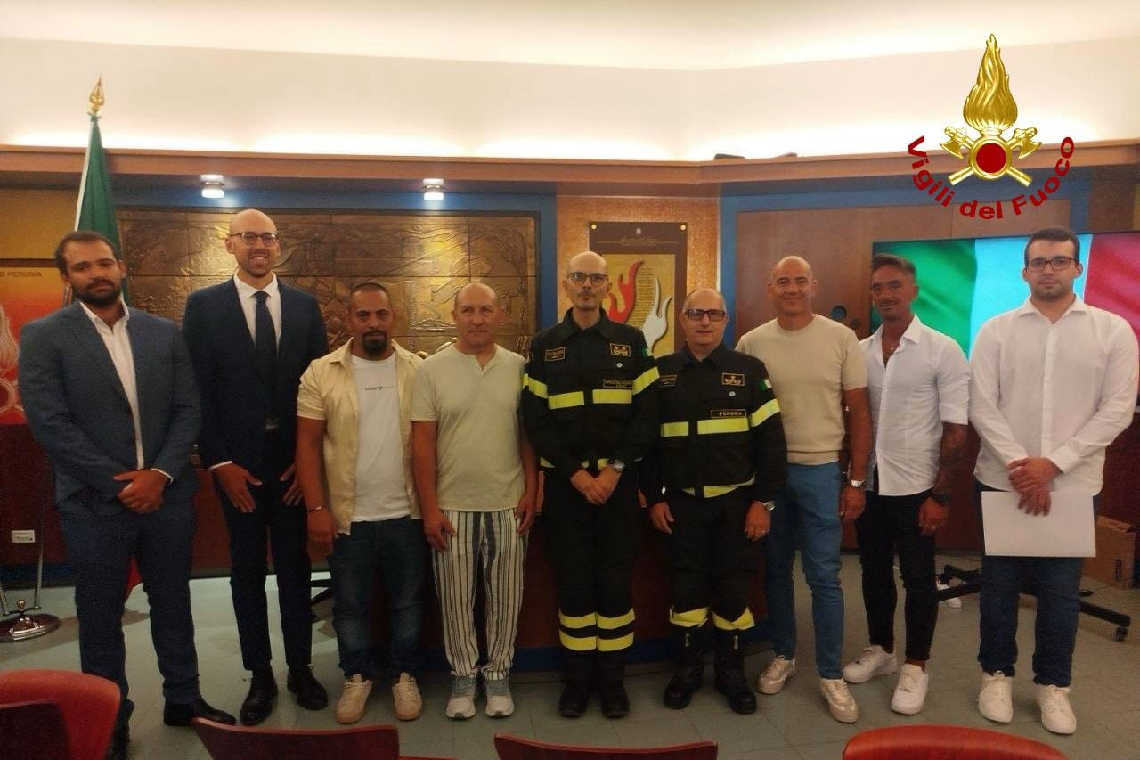 cerimonia di giuramento di fedeltà alla Repubblica del personale recentemente assegnato al Comando dei Vigili del Fuoco di Perugia e alla Direzione regionale dei Vigili del Fuoco per l’Umbria
