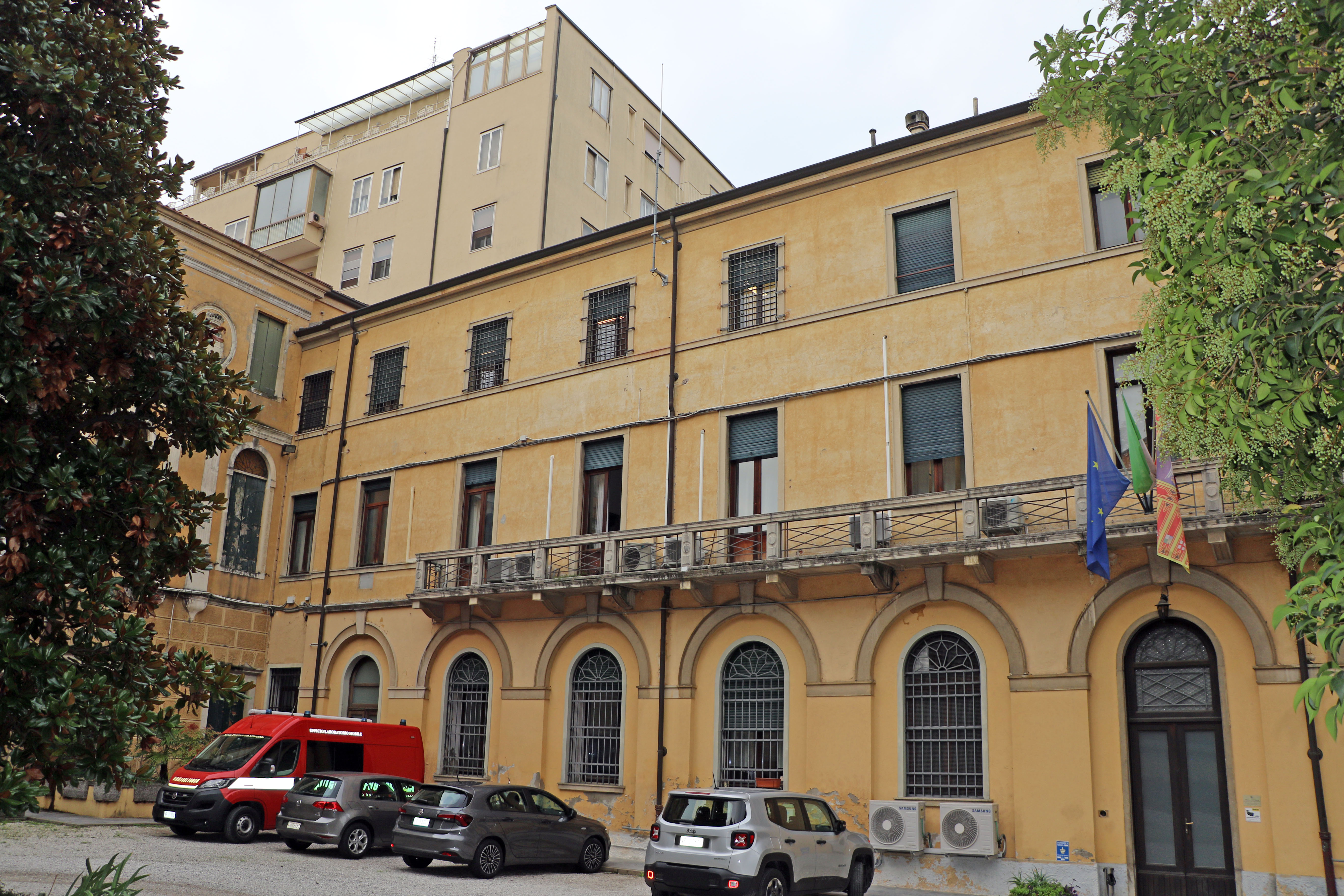 Foto cortile via Altinate
