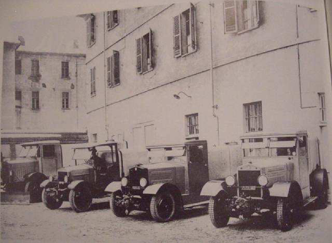 Autobotti di servizio nettezza urbana - 1930
