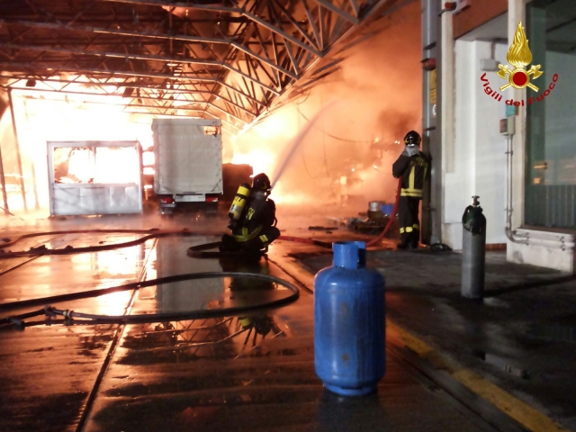 Un'immagine dell'incendio