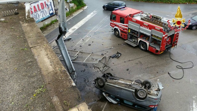 Messina, precipitata auto dal viadotto