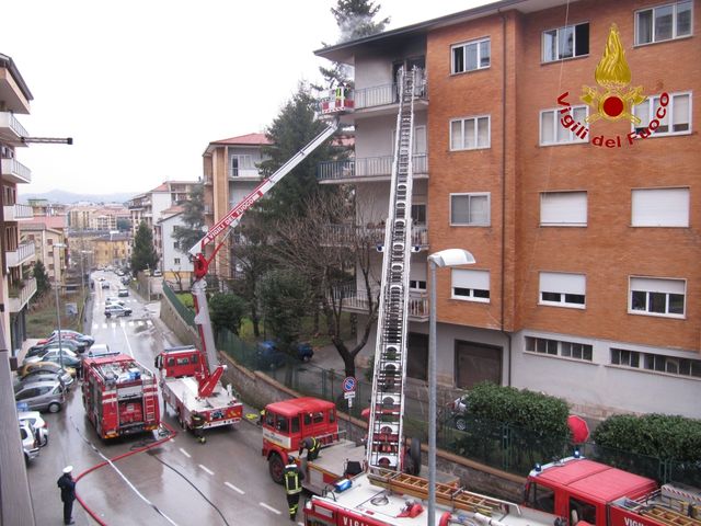 Avellino, incendio in un appartamento