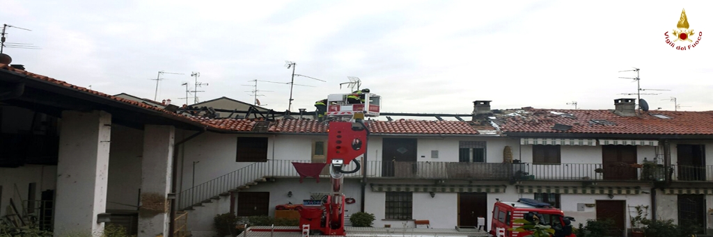 Milano, vasti incendi nella notte