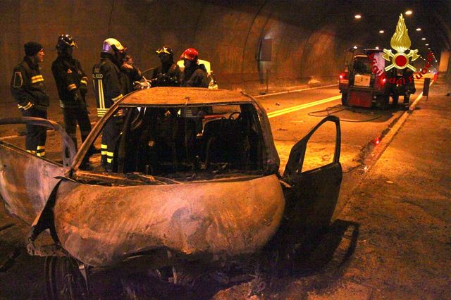 Imperia, incidente stradale in galleria