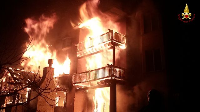 Cosenza, incendio in un appartamento a Paterno Calabro