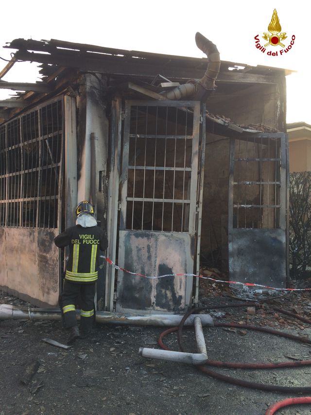 Cremona, incendio in un'officina meccanica