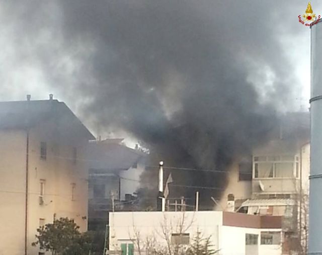 Teramo, incendio palazzina a Bellante Stazione