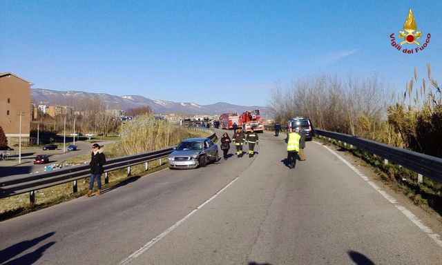 Cosenza, autocarro si ribalta sulla SS 107